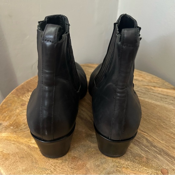 J. Crew Chelsea Boots Black Leather Pointed Toe Ankle Booties Sz 8.5 - Picture 6 of 13